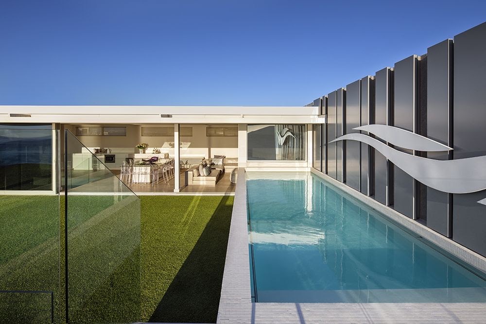 Penthouse with rooftop pool, Mouille Point